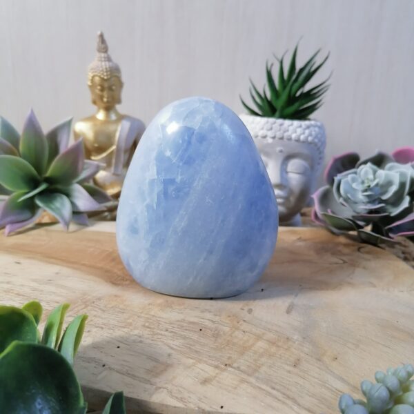 Calcite bleue forme libre - communication, créativité