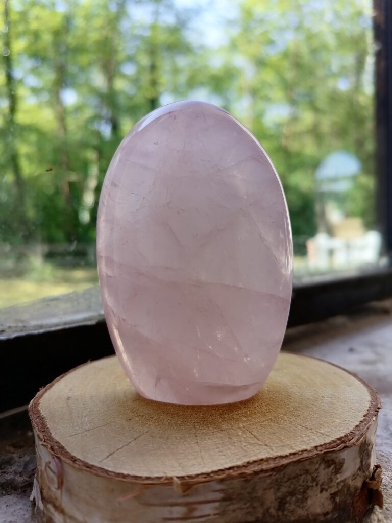 quartz rose forme libre amour douceur amour maternel lithothérapie