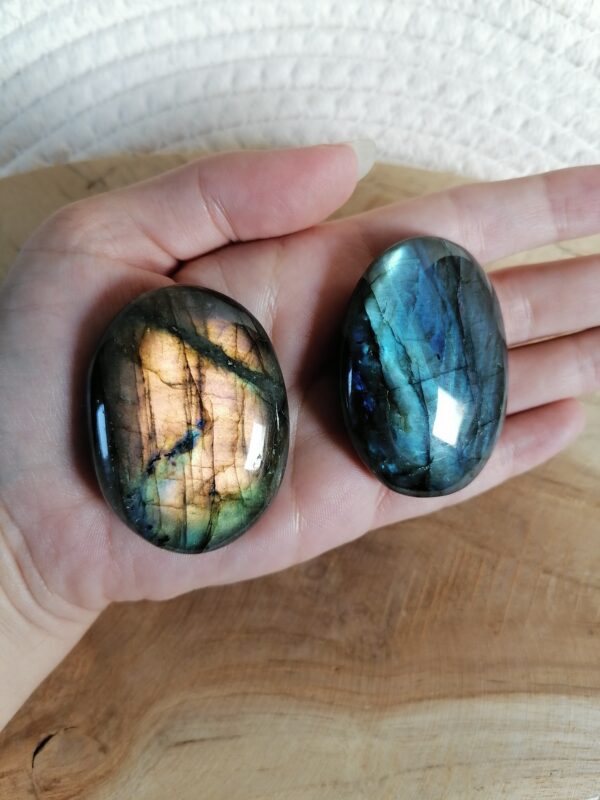 Galet Labradorite - protection, imagination, régénération – Image 3