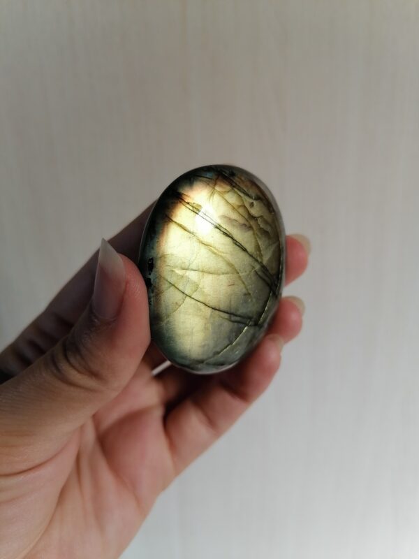 Galet Labradorite - protection, imagination, régénération – Image 5