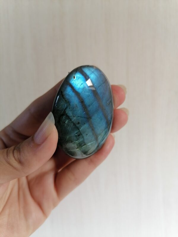 Galet Labradorite - protection, imagination, régénération – Image 6