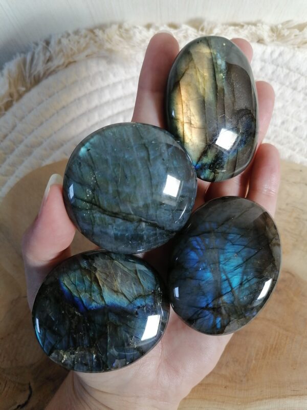 Galet Labradorite - protection, imagination, régénération – Image 7