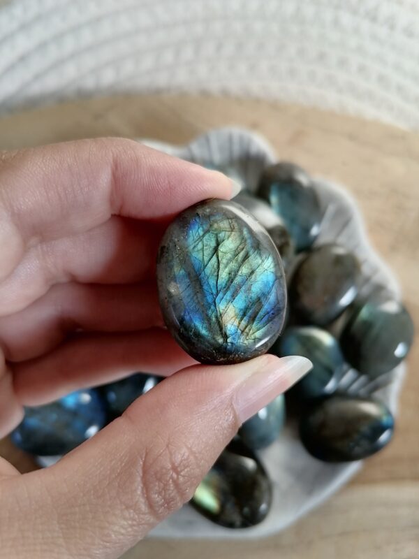 Labradorite pierre roulée - protection, imagination, régénération – Image 2