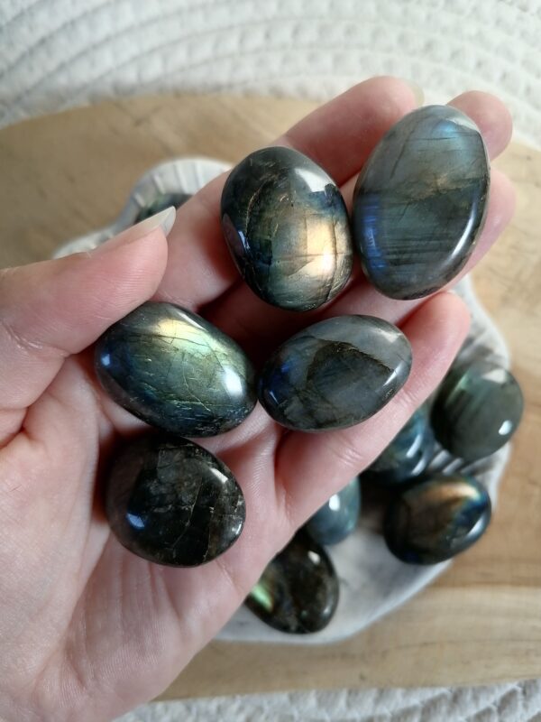 Labradorite pierre roulée - protection, imagination, régénération – Image 3